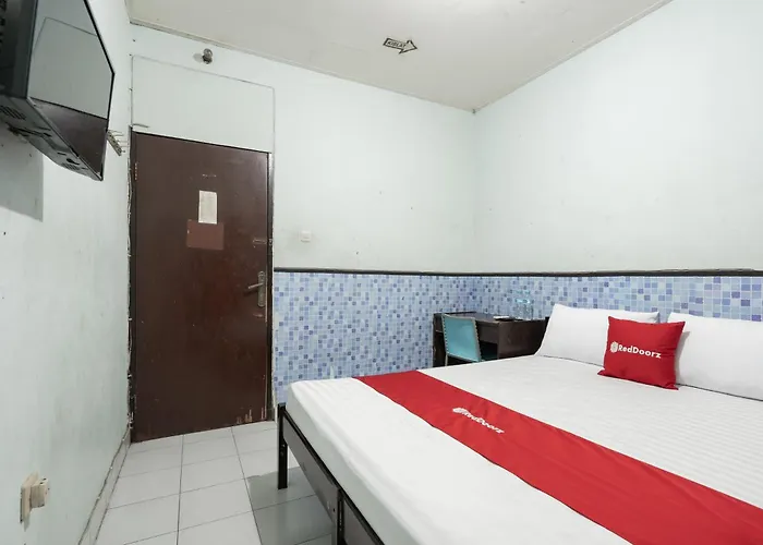 RedDoorz Syariah near Pasar Pagi Samarinda Hotel